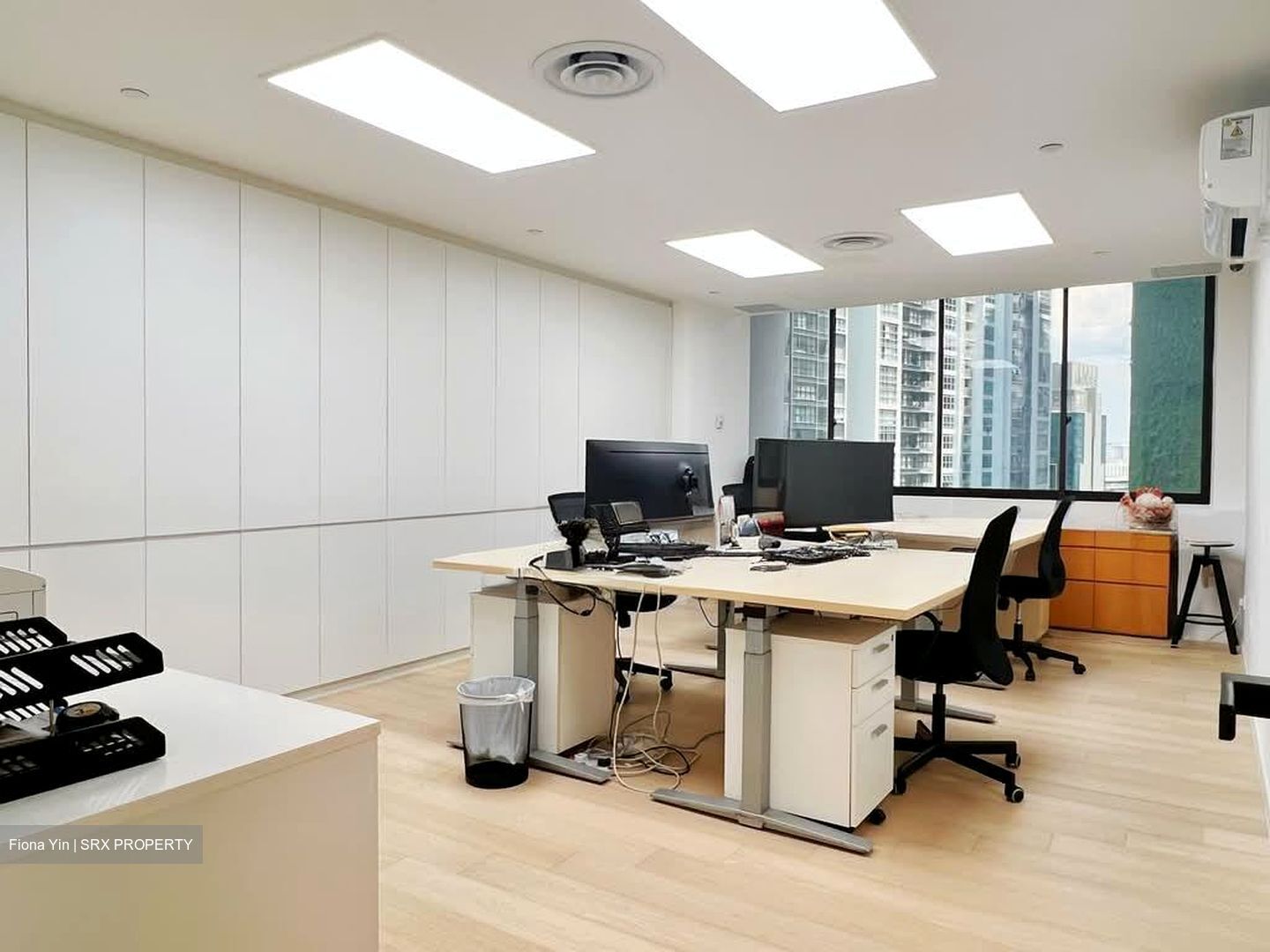 International Plaza (D2), Office #618098131